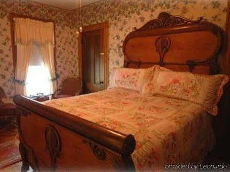 The Lion And The Rose Bed & Breakfast Whitefield Ruang foto
