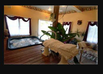 The Lion And The Rose Bed & Breakfast Whitefield Bagian luar foto